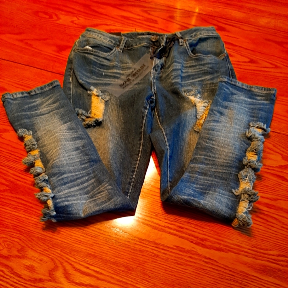 Women feel too soft to be Denim Traffic Jeans.